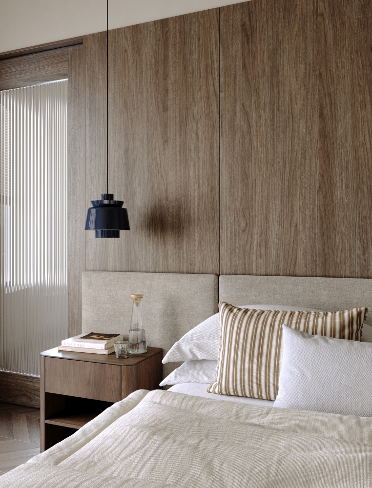 spalnya-s-aktsentnoy-dveryu-8