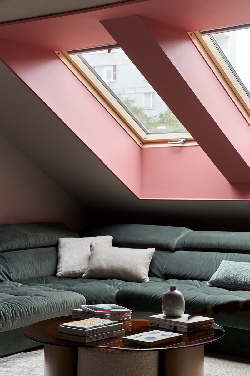 dom-s-tsvetnym-intererom-12