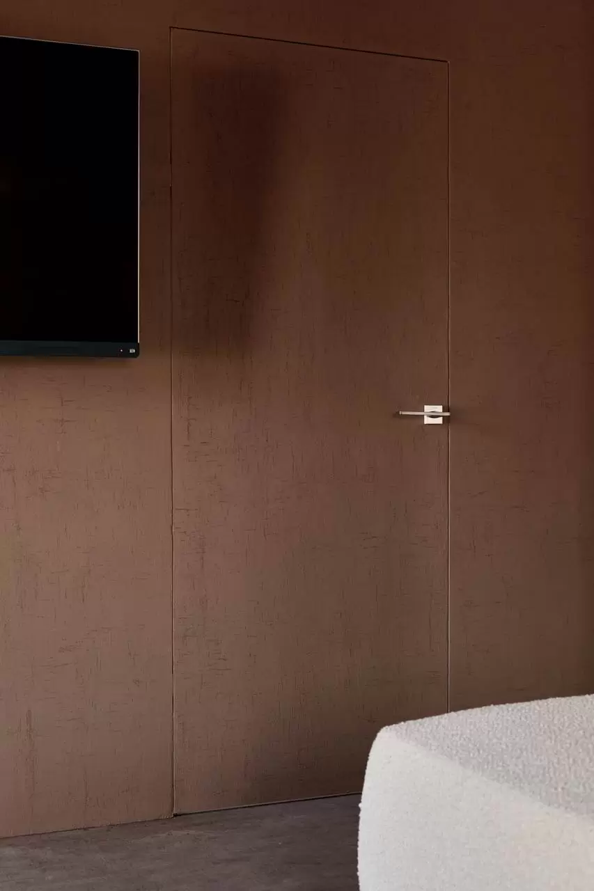 obnimayushchaya-gostinaya-dlya-mnogodetnoy-semi-11