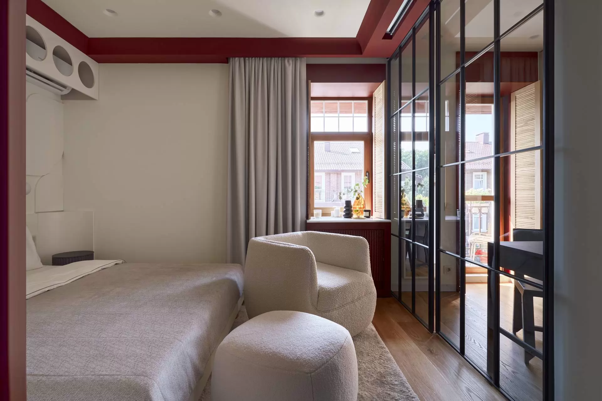 spalnya-s-bagrovym-portalom-7