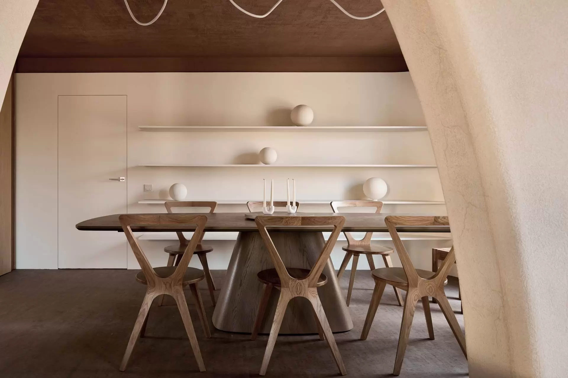 obnimayushchaya-gostinaya-dlya-mnogodetnoy-semi-5