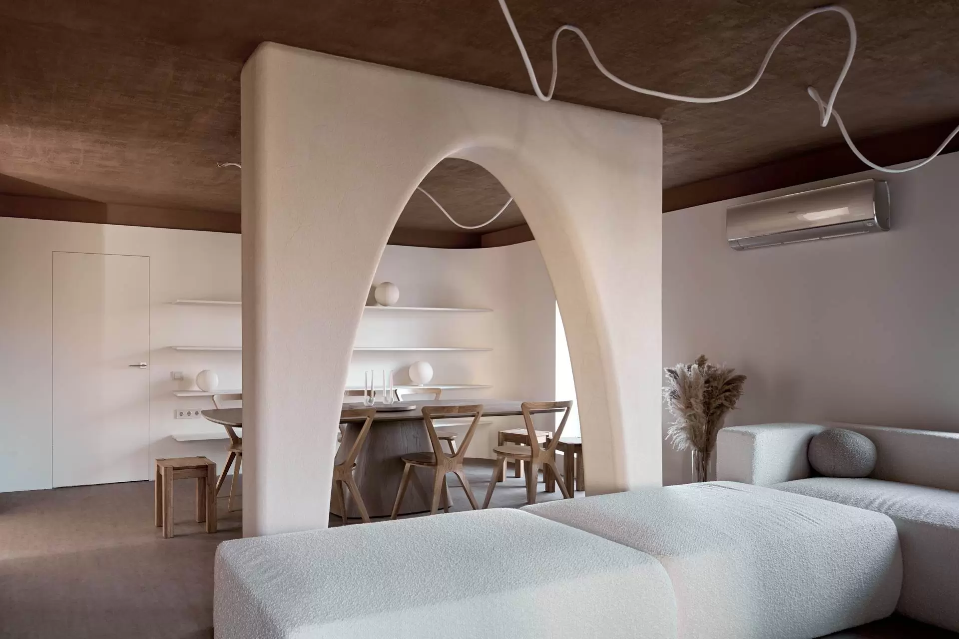 obnimayushchaya-gostinaya-dlya-mnogodetnoy-semi-9